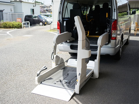 ���^�N�V�[�ւ̓��s